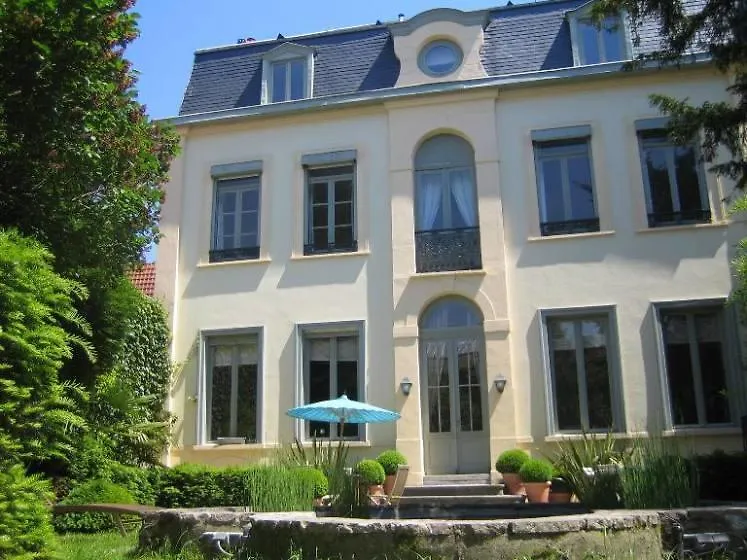 Ou Dorment Les Fees Bed and Breakfast Lille